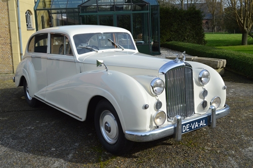 Bentley Mk VI / James Young